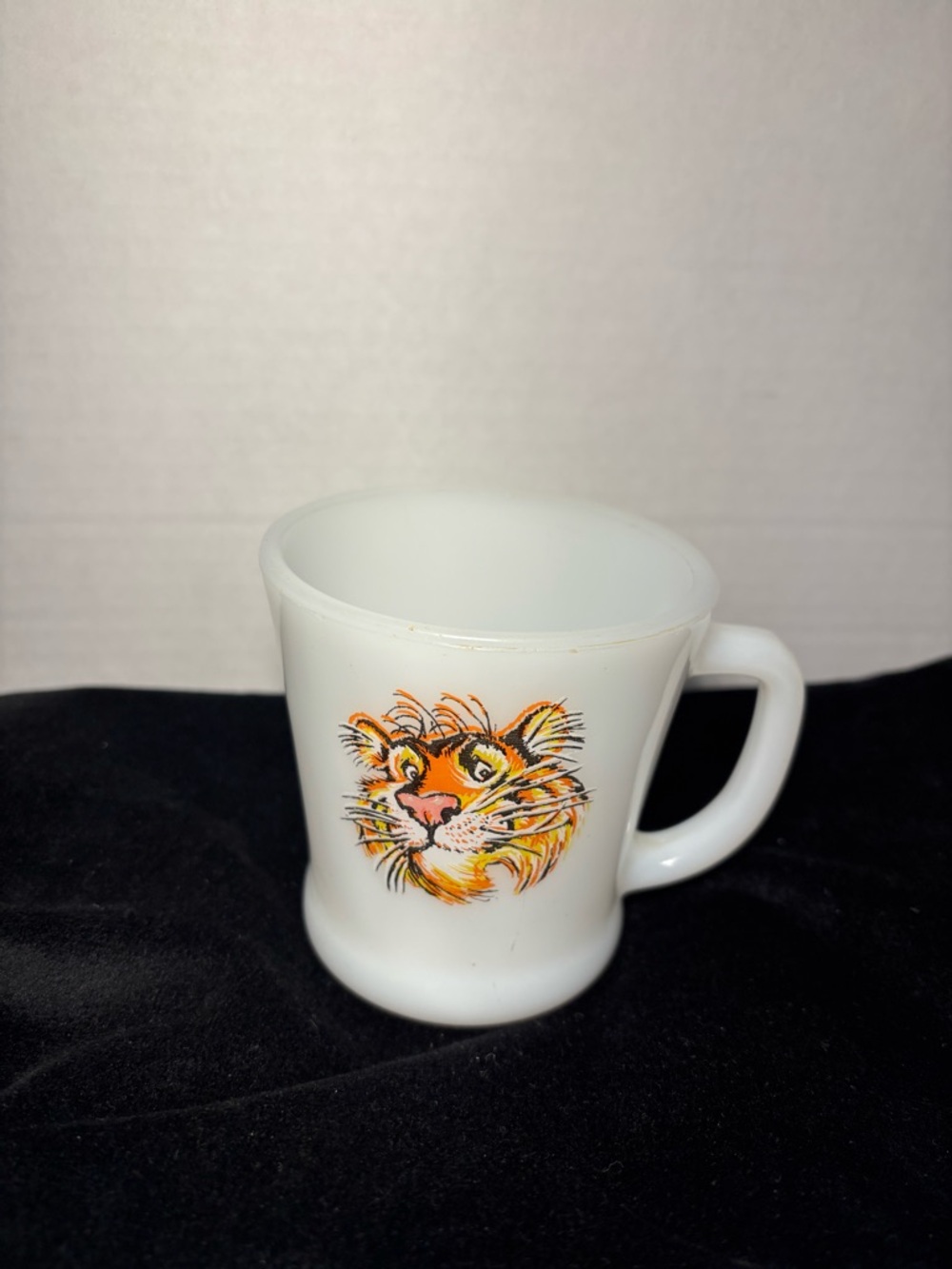 Fire King Anchor Hocking USA Esso Tiger Mug White Milk Glass VTG 1960’s PromoMug